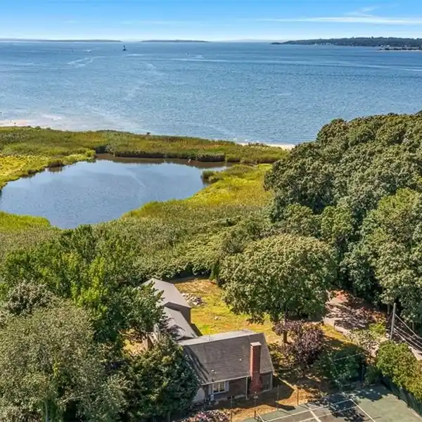 CREATE YOUR WATERFRONT DREAM IN ALFRED DROWNE