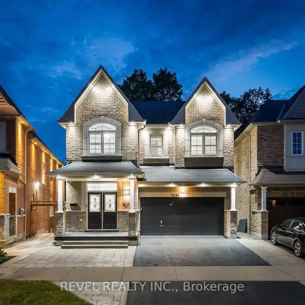 IMPRESSIVE HOME IN A VIBRANT NEIGHBOURHOOD