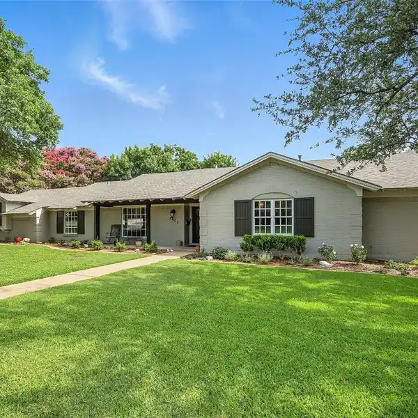 UPDATED HOME IN DESIRABLE OVERTON PARK