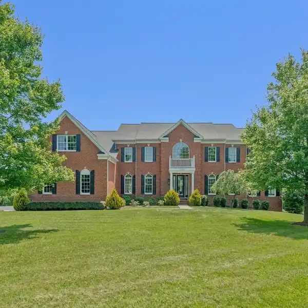 BREATHTAKING LUXURY ESTATE ON OVER FIVE ACRES