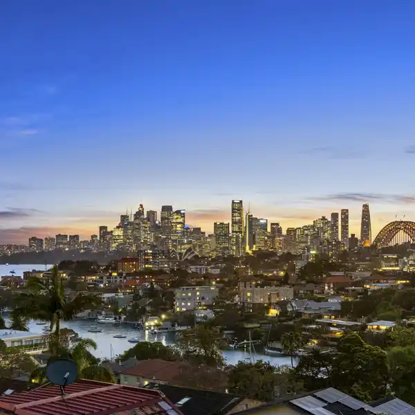 BEAUTIFULLY RENOVATED ART DECO APARTMENT