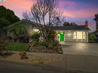 Bright and Charming Home in Sought-after Ardenwood
