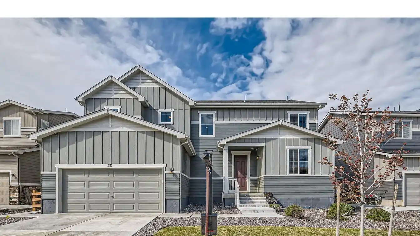 Luxury Living Meets Panoramic Mountain Views
