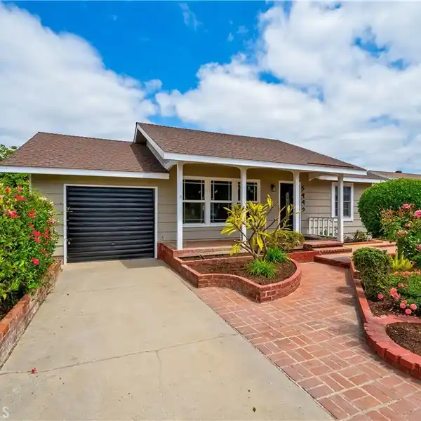 WELL-CARED-FOR HOME IN A GREAT LOCATION