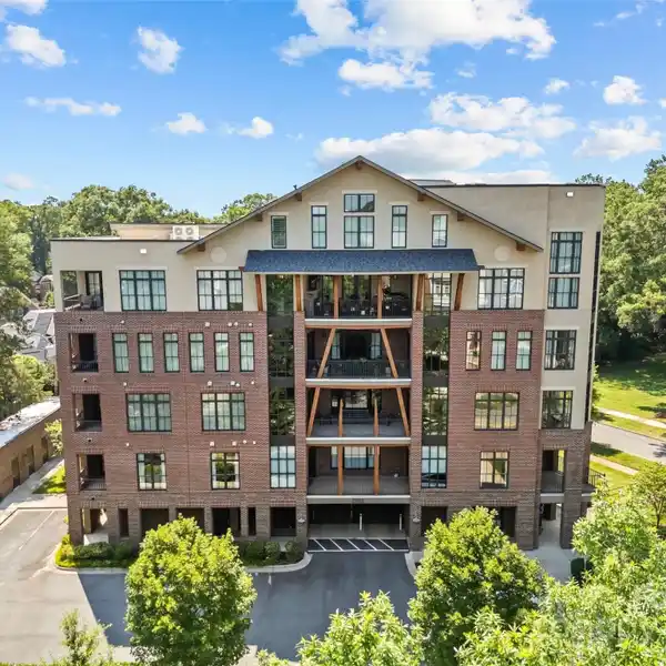 PENTHOUSE IN THE HEART OF MYERS PARK
