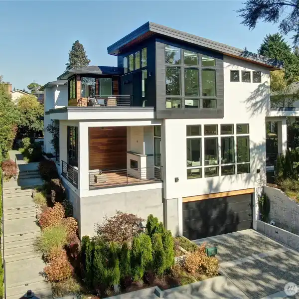 RARE COMBINATION OF SCALE AND STYLE