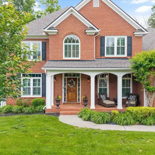 BEAUTIFUL HOME IN SOUGHT-AFTER WEATHERLY HILLS