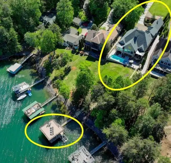 STUNNING LAKE HOUSE