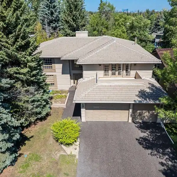 TIMELESS ESTATE HOME BACKING A QUIET PARK