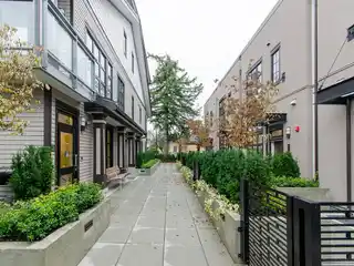 Luxury Townhome in Arbutus Ridge