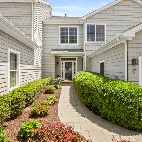 BEAUTIFUL TOWNHOME AT PLEASANTVILLE COUNTRY CLUB