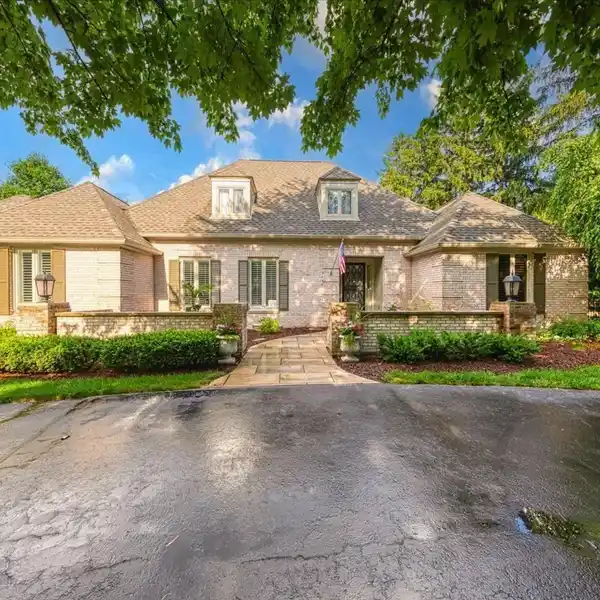 COMPLETELY RENOVATED ESTATE HOME IN BEAUMONT FARMS