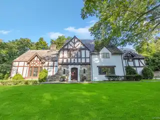 Colonial Exudes Historic Grandeur and Timeless Elegance