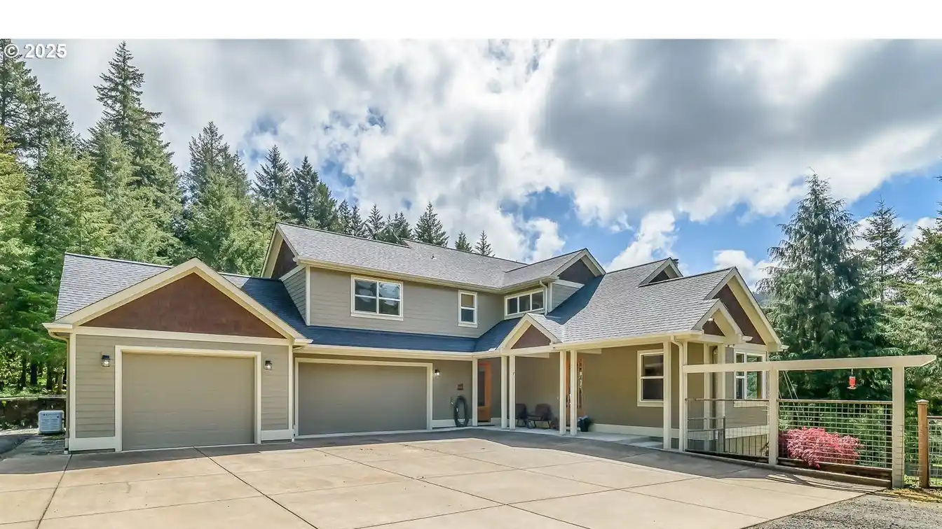 Beautiful Custom Set on Private Acres
