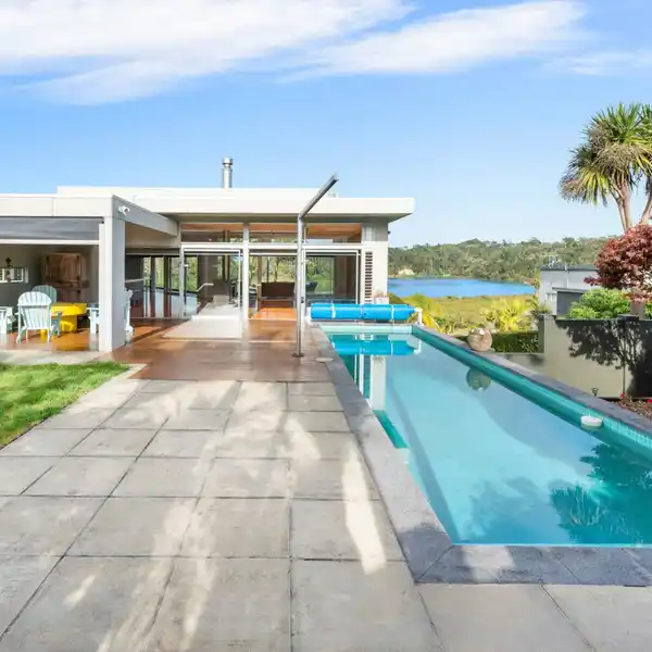 ARCHITECTURAL COASTAL HAVEN