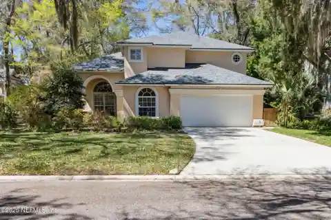 Executive Home in the Desirable South End of Amelia Island