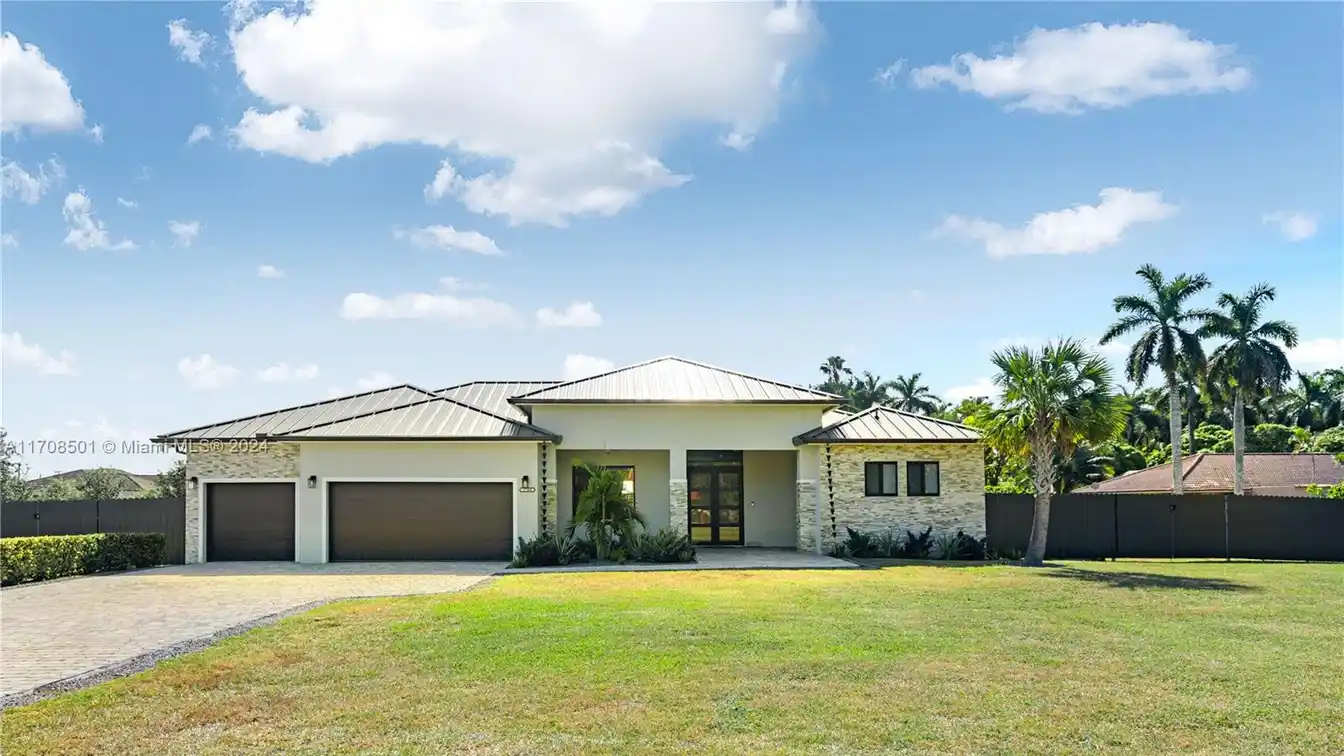 The Luxurious Avocado Estate