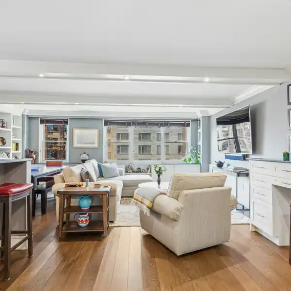 MOVE-IN READY HOME WITH A PERFECT LAYOUT
