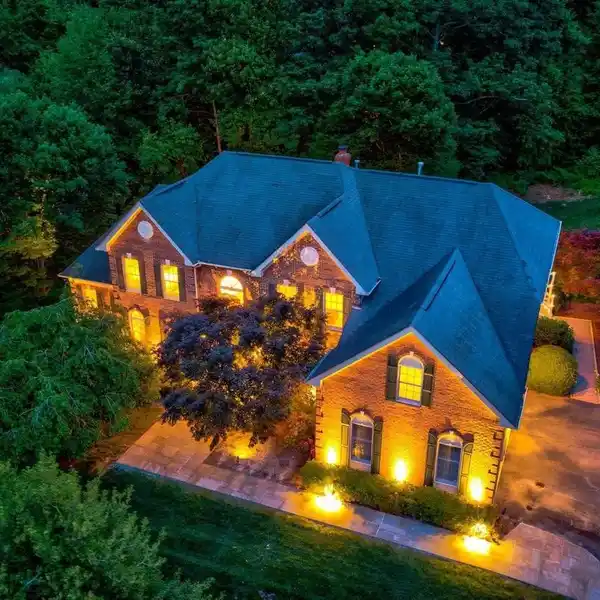 POWERFUL FEATURES IN EXCEPTIONAL HOME