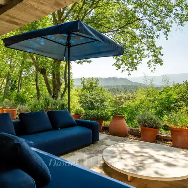 LUXURY STONE VILLA IN A LUSH SETTING