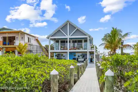 Ultimate Retreat on a Boat-access-only Island