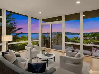 Inspiring Contemporary Home on the Crest of a Ridge