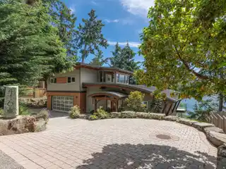 Breathtaking Waterfront Home: Luxury, Design, and Sustainability