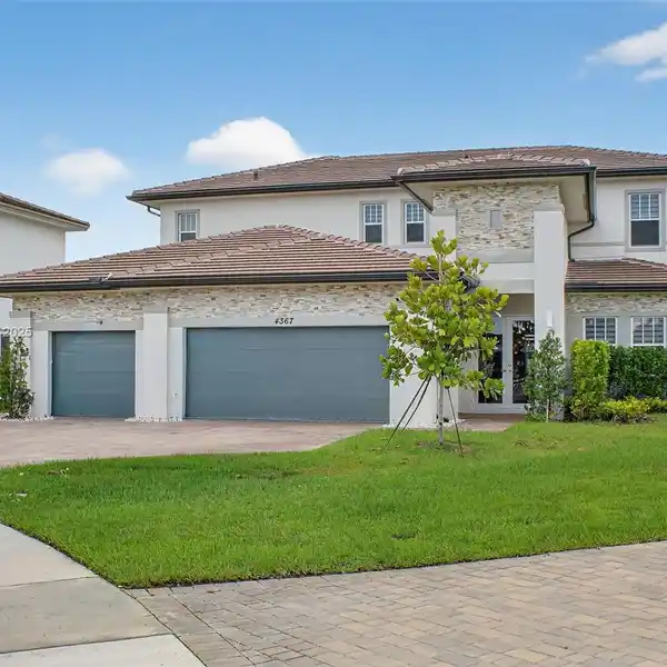 BEAUTIFUL HOME IN GATED CRESCENT RIDGE