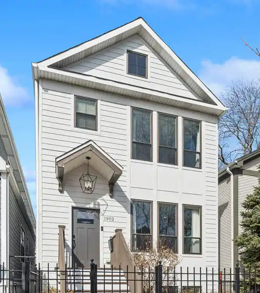AMAZING HOME IN ROSCOE VILLAGE