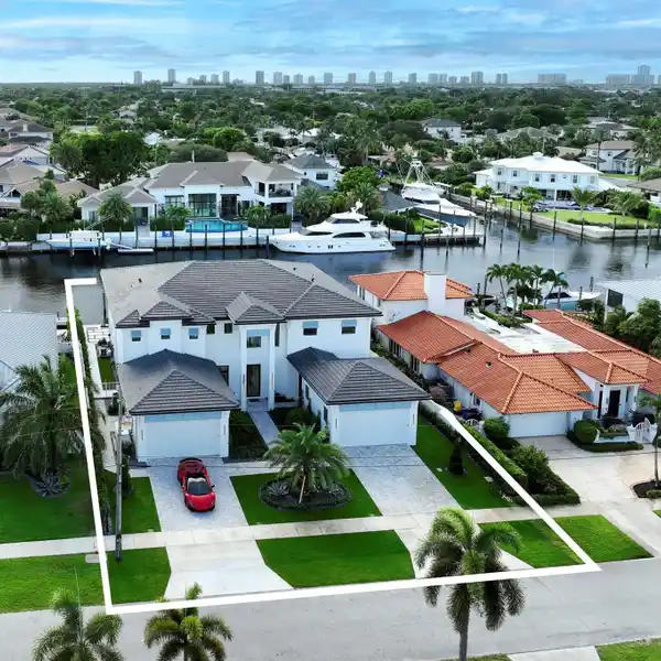 MODERN WATERFRONT ESTATE IN THE VILLAGE OF NORTH PALM BEACH