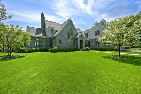 Like-new Residence with Ultimate Privacy