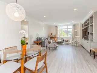 Beautifully Refreshed Condo in Christie Place