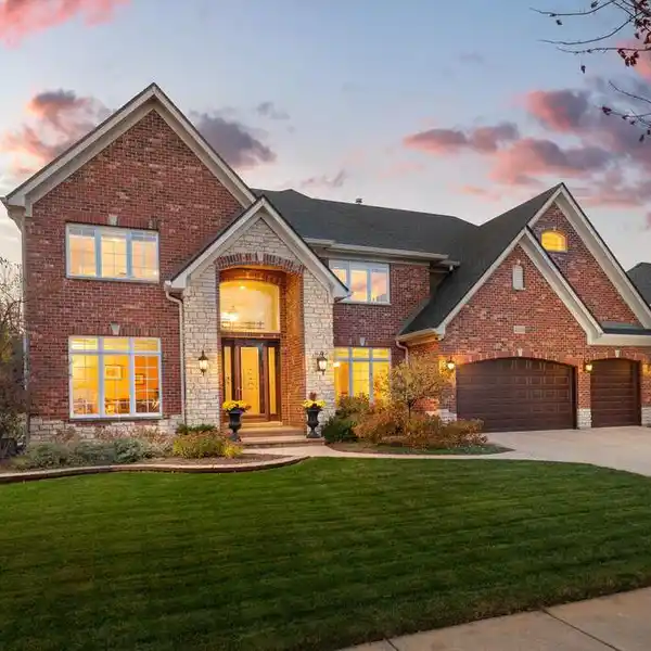 EXQUISITE RESIDENCE WITH AN EXCEPTIONAL PLAN