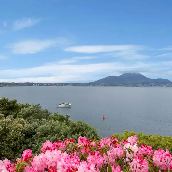 UNINTERRUPTED VIEWS ON LAKE TAUPO