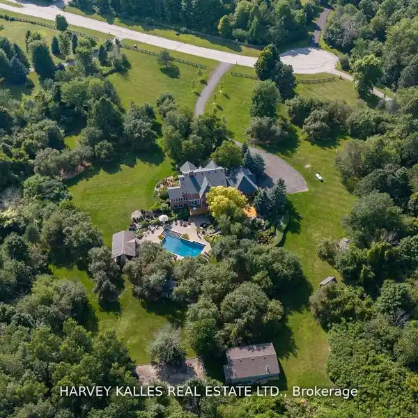EXQUISITE VICTORIAN REPRODUCTION ESTATE IN A TRANQUIL SETTING