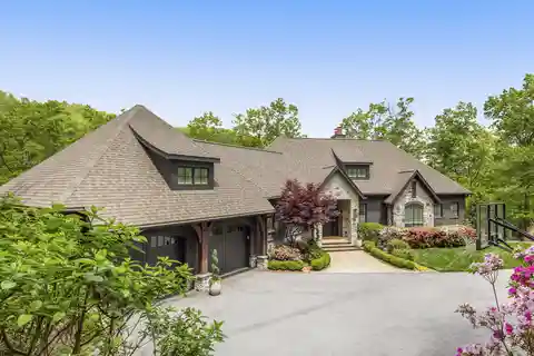 Exquisite Mountain Modern Residence