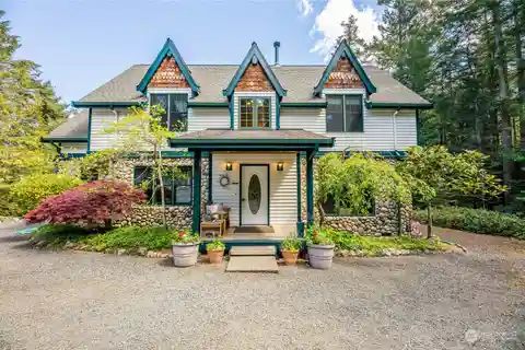 Storybook Cottage in the Heart of San Juan Island