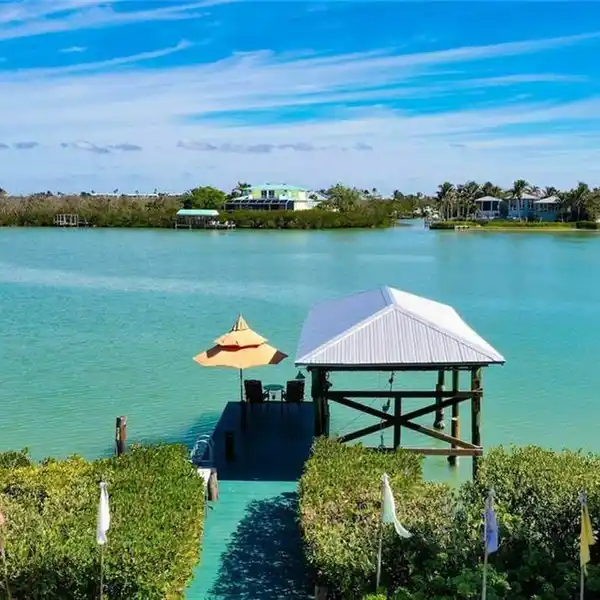 AMAZING WATERFRONT GULF ACCESS LOCATION