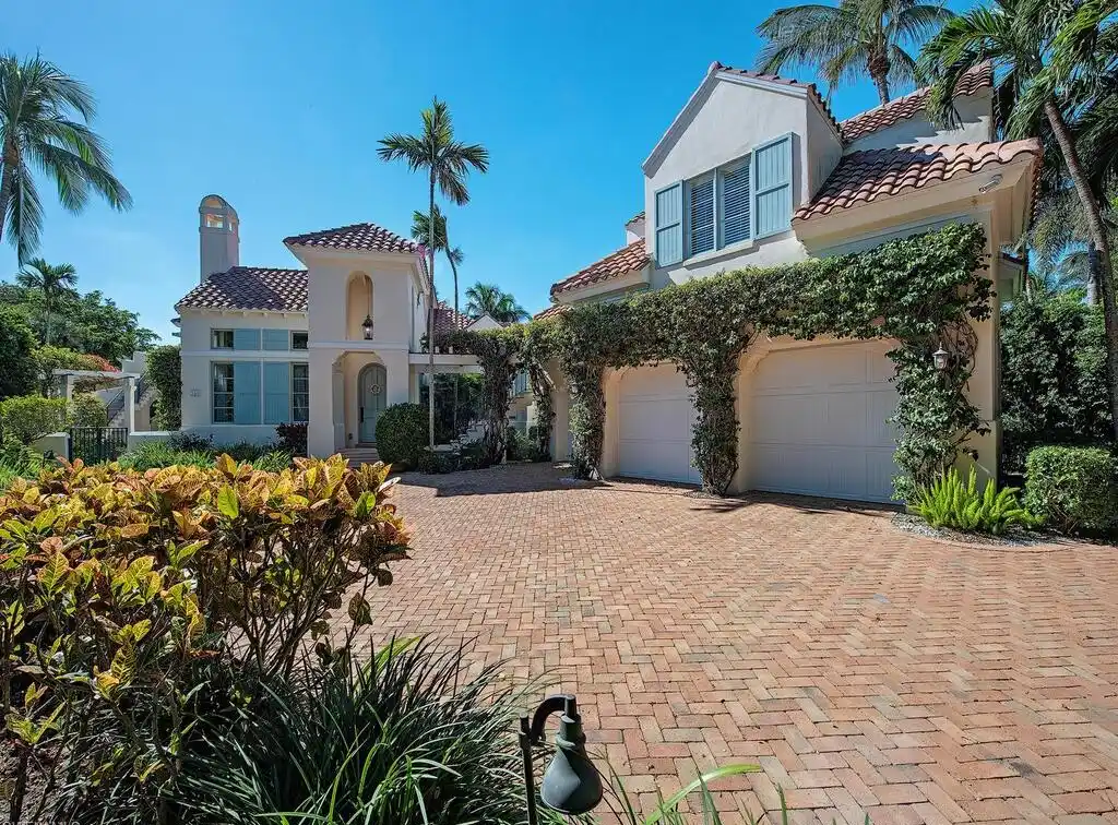 Exclusive Residence in Private Little Harbour