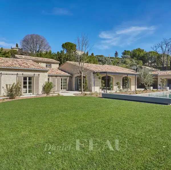 METICULOUSLY RENOVATED PROPERTY WITH UNIQUE CHARM