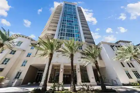 Exclusive Renovated Condo at Plaza on Harbour Island
