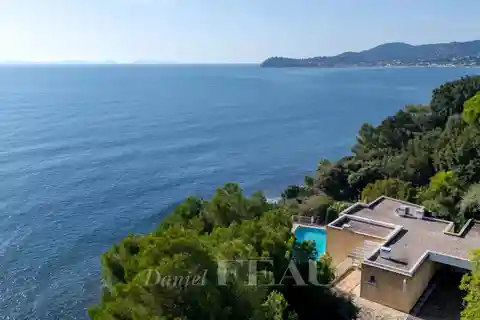 Huge Opportunity Overlooking the Sea