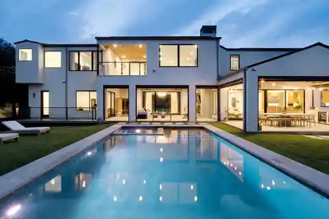 Striking Modern Residence Above It All