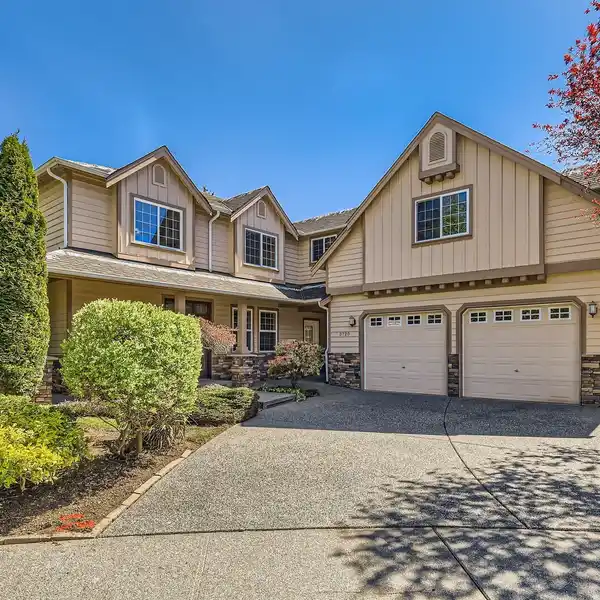 DESIRABLE CRAFTSMAN HOME WITH CLASSIC ACCENTS