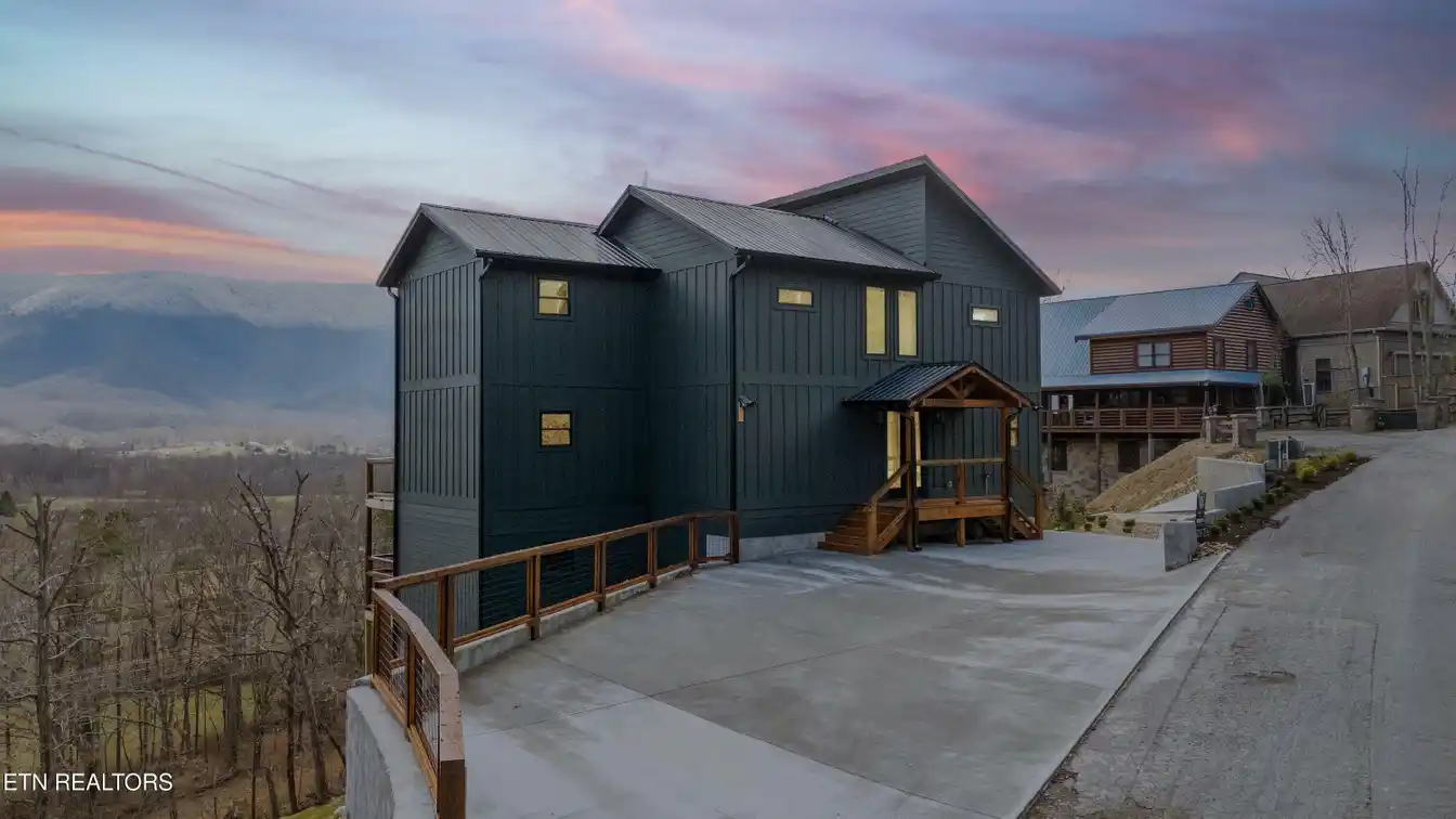 Newly-constructed Cabin in a Gated Community