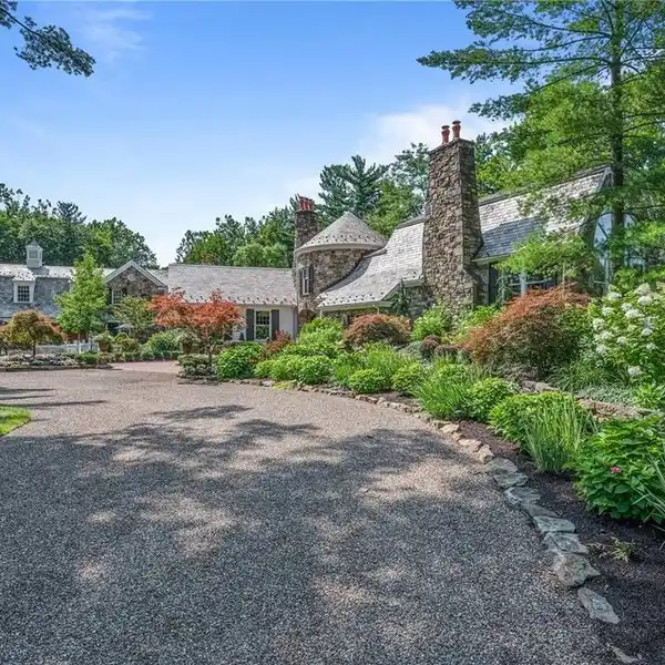 MAGNIFICENT 24-ACRE ENGLISH COUNTRY ESTATE