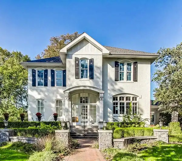 COLONIAL REVIVAL MEETS MODERN LUXURY
