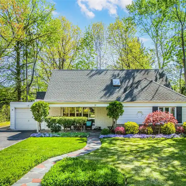 METICULOUSLY MAINTAINED GEM