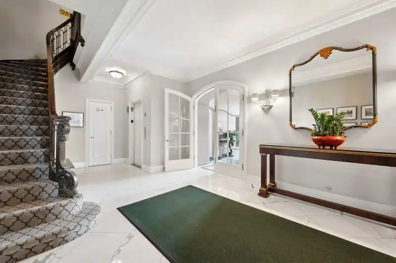 Beautiful Co-op Apartment in a Prime Lake Shore Drive Building