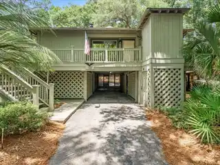 Beautifully Renovated Cottage in Serene Sparrow Pond